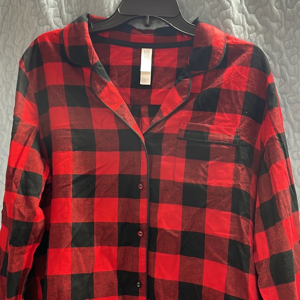 Button Flannel pajama top - Picture 2 of 8